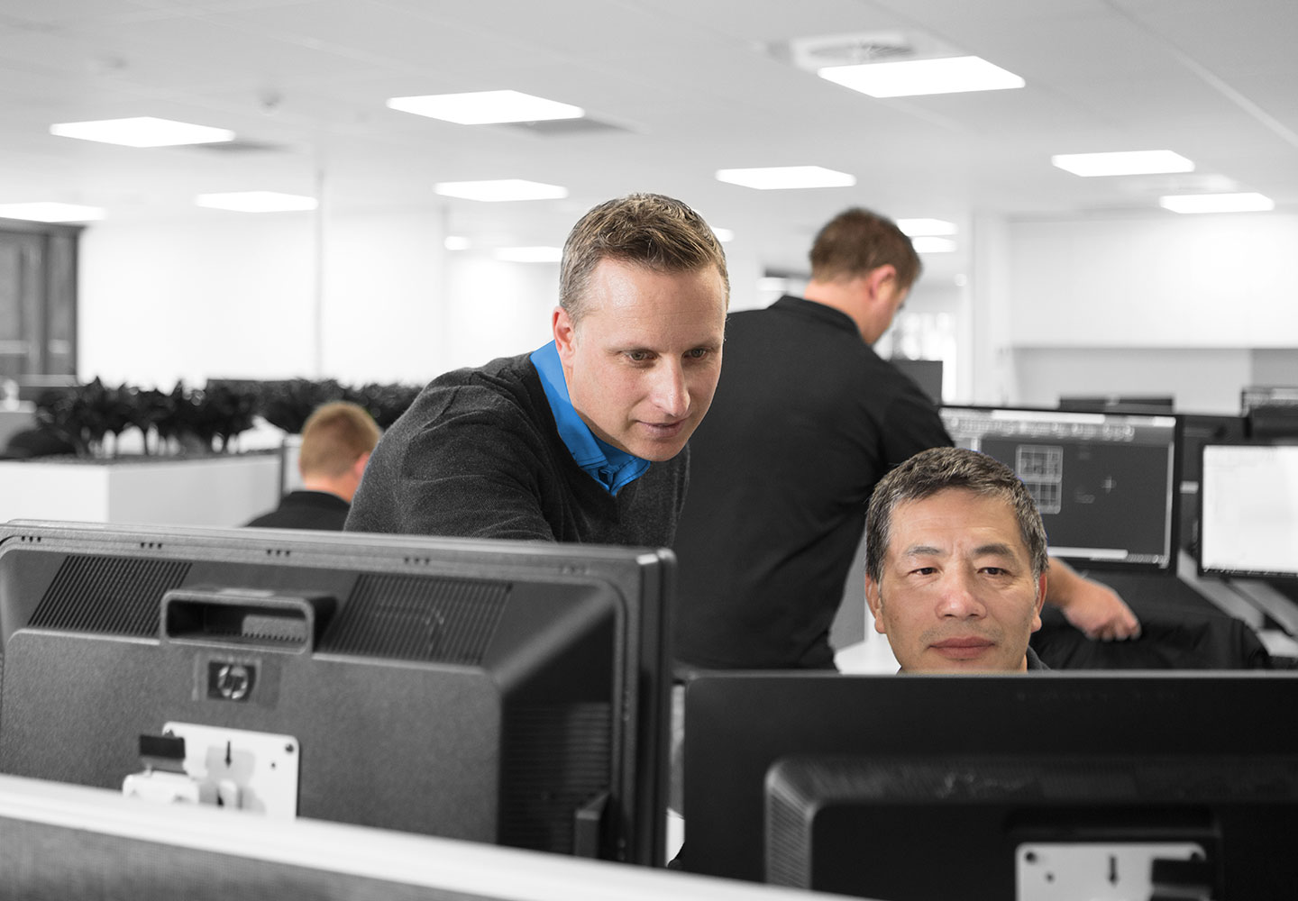 Mulcahy-ABOUT-US-Support-Shot-1440xwide-v3 Two engineers discussing a job
